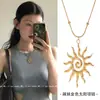 Collar de lujo con colgante de sol hueco dorado en espiral vintage minimalista europeo y americano con diseño fresco único de alta gama para la clavícula