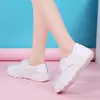 Sapatos de enfermeira Mousideng femininos, brancos, com sola macia, antiderrapantes, novos sapatos médicos de sola plana estilo coreano com aumento interno de altura para médicos