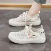 2026 Verão Novo Respirável Esportivo Malha Casual Versátil Vazado Solado Macio Furo Grosso Ultra-leve Anti-odor Verão Sapatos Femininos
