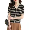 Verano 2025 Nuevo Retro Color Contraste Casual Tops de Manga Corta Rayados Versátil Reductor de Edad Elegante Cuello V Tejido de Punto para Mujer