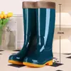 Botas de lluvia de goma negras de caña alta con forro de felpa, cubrezapatos impermeables, protectores de zapatos de goma, botas de agua, botas cortas de cocina para mujer, cálidas