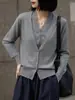 Suéter de malha fina 60% lã com decote V e renda, falso duas peças, para mulheres, suave emenda de renda, elegante pulôver de lã mesclada