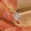 Anillo Tejido de Estrella para Mujer, Diseño Estilo Ins, Anillo de Diamante de un Quilate, Banda Trenzada Ajustable, Anillo de Lujo Ligero, Venta Directa del Fabricante, Diseño de Flor de Hielo