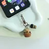 Chaveiro de Capivara Cor de Café Desenho Animado Pingente Doce Decoração de Mochila Ornamento Diário Acessório Criativo Versátil