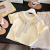 Conjunto de Verano para Niñas Bebé Elegante Infantil Moderno Versión Coreana Universitario Chal Rayado Camiseta Pantalones de Moda de Pierna Ancha