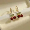 Brincos Delicados e Doces de Cereja para Mulheres Brincos de Design Exclusivo 2025 Novo Popular Estilo Floresta Brincos de Luxo Acessível