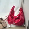 Bolso con forma de media luna, estilo coreano, corte holgado, gran capacidad, con lunares rojos y blancos clásicos, perfecto para salidas casuales, ir de compras y tomar fotos durante tus vacaciones