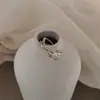 Anillo Abierto de Cruz con Circonita Incrustada de Perlas, Moda Coreana Elegante, Lujo Ligero de Nicho con Sensación de Alta Gama, Joyería Versátil para Mujer