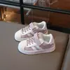 Tênis Casuais Infantis Estilo Coreano 2025 Verão Novo Meninos e Meninas Tênis Bico Shell Sola Macia para Bebê Sapatos Esportivos