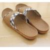 Nueva alfombrilla de verano Cuatro Estaciones de bambú ratán paja diseño a cuadros creativo para hombres y mujeres interior antideslizante hogar zapatillas japonesas al por mayor