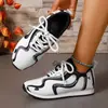 Zapatillas de cuero para mujer superventas transfronterizas primavera 2026 suela blanda lazo de cuentas malla deportiva casual comodidad