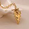 Collar de Acero de Titanio de Doble Capa con Colgante de Amor Dorado Lujo Ligero Versátil Diseño Francés de Nicho para Hombres y Mujeres Tendencia Collar de Acero de Titanio