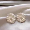 Brincos Flor Margarida Dopamina para Mulheres, Estilo de Férias, Tarraxas Únicas e Bonitas, Modernos, Luxo Leve, Sensação de Alta Qualidade, Joias para Orelha
