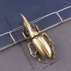 Figura Creativa de Escarabajo Pequeño de Latón, un Adorno de Mano Ricamente Decorado para Decoración del Hogar, Escritorio de Oficina y Decoración de Mascota de Té