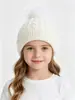La nueva colección de otoño/invierno más vendida de Amazon: gorro de punto para niños con un pequeño patrón de trenza, perfecto para actividades al aire libre, proporcionando calidez y protección contra el viento