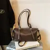 2026 Nova Bolsa Boston Estilo Coreano Retrô para Mulheres Couro Macio de Alta Qualidade Bolsa de Ombro Único Moda Versátil Bolsa Transversal