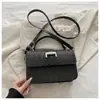 Bolso Cuadrado Pequeño Tejido de Paja Moda Mujer Verano 2026 Nuevo de Moda Diseño de Nicho Bolso de Hombro Único Bolso Cruzado Bolso Tejido con Bloques de Color
