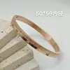 Pulseira Transfronteiriça Europeia e Americana em Aço Titânio, Fashion e Personalizada, com Letras Incrustadas de Diamante, Pulseira que Não Desbota, Joias Incrustadas de Diamante, Pulseira de Aço Inoxidável
