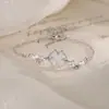 Pulsera de perlas súper dulce con una vibra suave, joyería con forma de corazón, helado blanco crema, pulsera de circonita de trébol de cuatro hojas para mujer