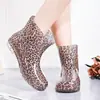 Sapatos e botas femininos estilosos e espessos com forro de fleece, sapatos de borracha para cozinha para adultos, galochas curtas impermeáveis e antiderrapantes