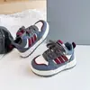 Zapatos para Niños Zapatos Blancos Pequeños 2026 Nuevo Otoño Zapatos de Patinaje para Niños Zapatos Deportivos para Niños Zapatos Casuales para Niñas Versátiles