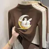 Camiseta infantil estilosa de fleece dupla face, gola alta discreta, top casual de manga longa, blusa de base escovada para outono e inverno infantil, novo estilo