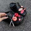 Série Apple ~ novo sapato fofo de desenho animado de maçã vermelha para o verão com furos sapatos flor acessórios DIY removíveis