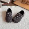 Zapatos Birkenstock de Gamuza con Lunares Estilo Coreano para Niñas Otoño/Invierno 2026 Nuevos Zapatos de Algodón Cálido con Felpa para Niños Suela Suave Zapatos para Bebé