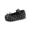 Sapatos de Couro para Meninas 2026 Nova Moda Primavera e Outono Mocassins Rasos com Bolinhas para Crianças, Sapatos Planos de Princesa para Bebês e Crianças Pequenas