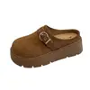 Chinelos confortáveis de sola grossa, que aumentam a altura, para mulheres, novo estilo retrô 2026, design slip-on, couro camurça, sapatos de plataforma outono