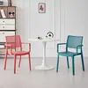 Cadeiras de Jantar de Plástico Vazadas para Hotéis, Pousadas e Uso Doméstico; Cadeiras de Plástico Empilháveis; Cadeiras de Espera para Lojas de Chá com Leite; Cadeiras com Encostos