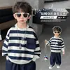 Moletom listrado para meninos, coleção primavera/outono, novo estilo 2026, estilo coreano, pulôver estiloso, de manga comprida, roupa de primavera para meninos