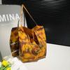 Bolso Tote de Camuflaje Nuevo para Desplazamiento Moda 2025 Bolsa de Lona Versátil Clase Estudiante Universitario Verano Bolso de Gran Capacidad para Mujer