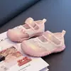 Sandálias Esportivas Femininas 2026 Nova Coleção Primavera/Verão Sapatos Infantis de Malha Respirável Única Sapatos de Princesa para Meninas Pequenas Sola Macia Calçados de Bebê