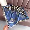Lenço Quadrado Estampado Novo Proteção Solar Lenço Quadrado Pequeno Sensação de Lenço Primavera Verão Lenço de Seda Zebra Amarrar no Pescoço Xale Lenço de Cabeça Feminino de Alta Qualidade