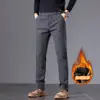 Pantalones Casuales Gruesos Forrados de Polar para Hombre Otoño e Invierno 2026, Pantalones Largos de Color Sólido Elásticos a la Moda para Hombres de Negocios