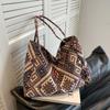 Bolsa de lona estilo étnico 2024 Nueva moda bolsa tote de gran capacidad para el día a día femenina ins Mochila escolar de universidad femenina