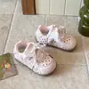 Zapatos Infantiles Forrest Gump 2026 Otoño Nuevos Tenis de Encaje de Lunares para Niñas Accesorios de Dibujos Animados para Niñas Zapatos Casuales