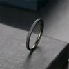 Anillo de Acero de Titanio Esmerilado Estrellado de Lujo Ligero de Gama Alta para Mujer, Diseño de Moda, Anillo Liso de Pareja de Nicho de Tendencia