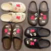 Sandalias ligeras antideslizantes de punta abierta para mujer para uso en exteriores, zuecos de playa de moda de verano de suela plana, medias pantuflas versátiles