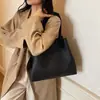 Bolsa de Grande Capacidade para Mulheres 2025 Textura Fashionável Bolsa de Ombro Portátil Versátil para Trabalho e Deslocamento Bolsa Tote de Axila