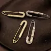 Broche de lujo de doble fila con pedrería, accesorio para ceñir la cintura de la ropa, pasador decorativo anti-exposición