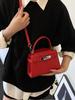 Bolsa Pequena Popular de Verão com Padrão de Lichia Feminina 2025 Nova Elegante Elegante Carregada na Mão Bolsa Kelly Simples para o Dia a Dia Bolsa Transversal