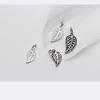 Venta al por mayor de accesorios de plata S925, colgante de hoja pequeña hueca simple de plata, accesorios de joyería hechos a mano DIY S0161