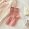Meias Femininas Zhuji de Cano Médio Outono e Inverno Simples Veludo de Visão Jacquard Coração Meias para Dormir Meias Quentes Grossas de Inverno