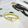 Estoque Disponível do Fabricante Pulseiras de Unha Tendência Europeias, Americanas, Japonesas e Coreanas em Aço Inoxidável, Pulseiras Abertas de Aço Titânio Levemente Luxuosas e Que Não Desbotam