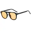 Gafas de sol cibernéticas rojas de TikTok de estilo coreano para mujer, tendencia 2021, nuevas gafas de sol de moda con montura pequeña ovalada de té con fotografía callejera
