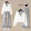 Versátil conjunto de moda estilo coreano estilo universitario chaqueta con capucha de dos piezas falsas y pantalones casuales de pierna recta para primavera y otoño