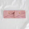 Nueva Bolsa de Terciopelo de Súper Fibra para Joyería Bolsa para Joyería Cuadrada con Broche Bolsa para Guardar Collares Anillos Bolsa de Terciopelo Se Puede Imprimir con Logo