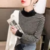 Camisa base listrada para mulheres, malha estilo europeu para outono e inverno, blusa de manga comprida para usar por baixo, suéter pulôver casual solto para usar por cima